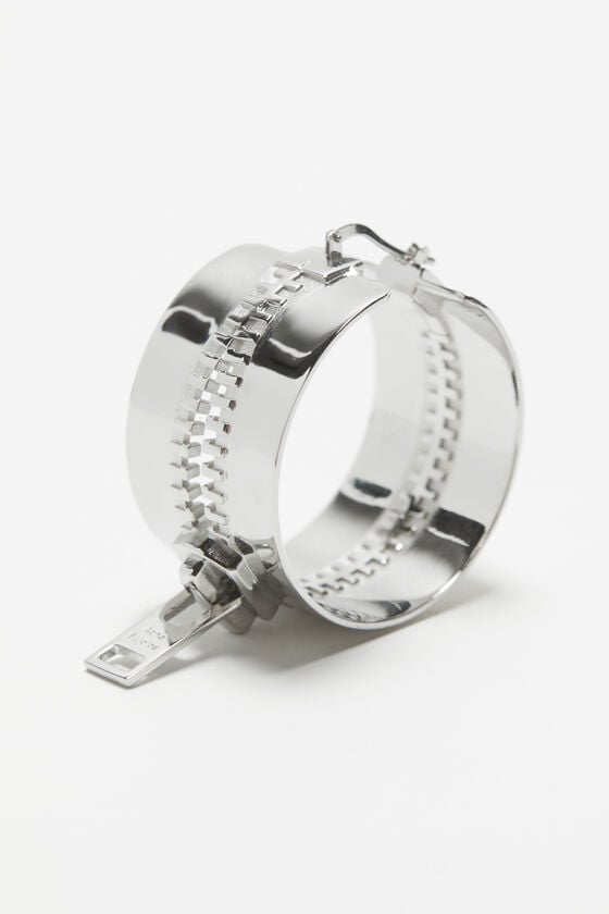 Acne Studios Creolen Laufsteg-Show Online Outlet