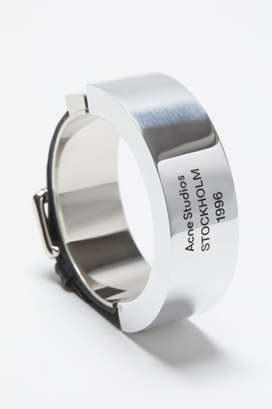 Acne Studios Manschettenarmband aus Leder Laufsteg-Show Exklusive Angebote