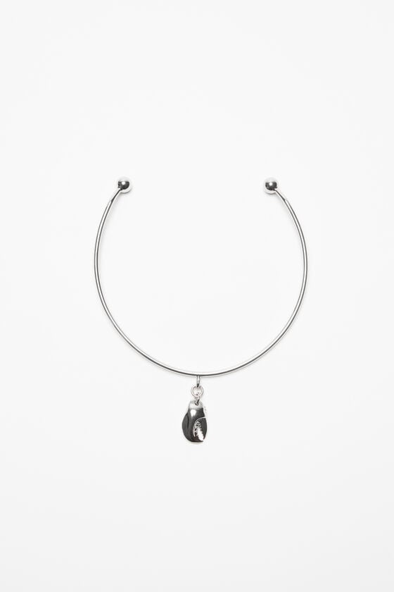 Acne Studios Halskette mit Anhänger Laufsteg-Show Blitzangebot