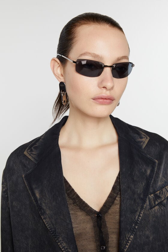 Acne Studios Kettenschloss-Ohrring Neuheiten