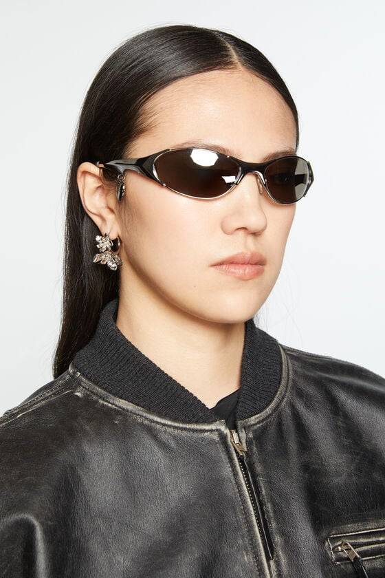Acne Studios Blumen-Creolen Saisonale Angebote