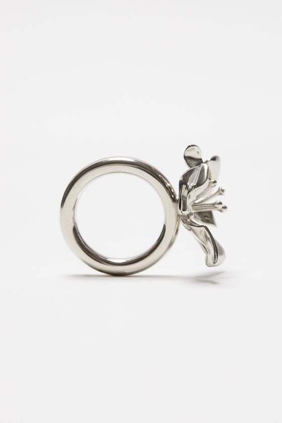 Acne Studios Ring mit Blume Räumungsverkauf