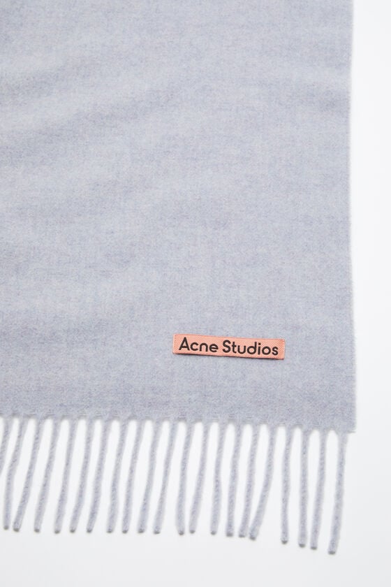 Acne Studios Oversized-Wollschal mit Fransen Letzter Tag