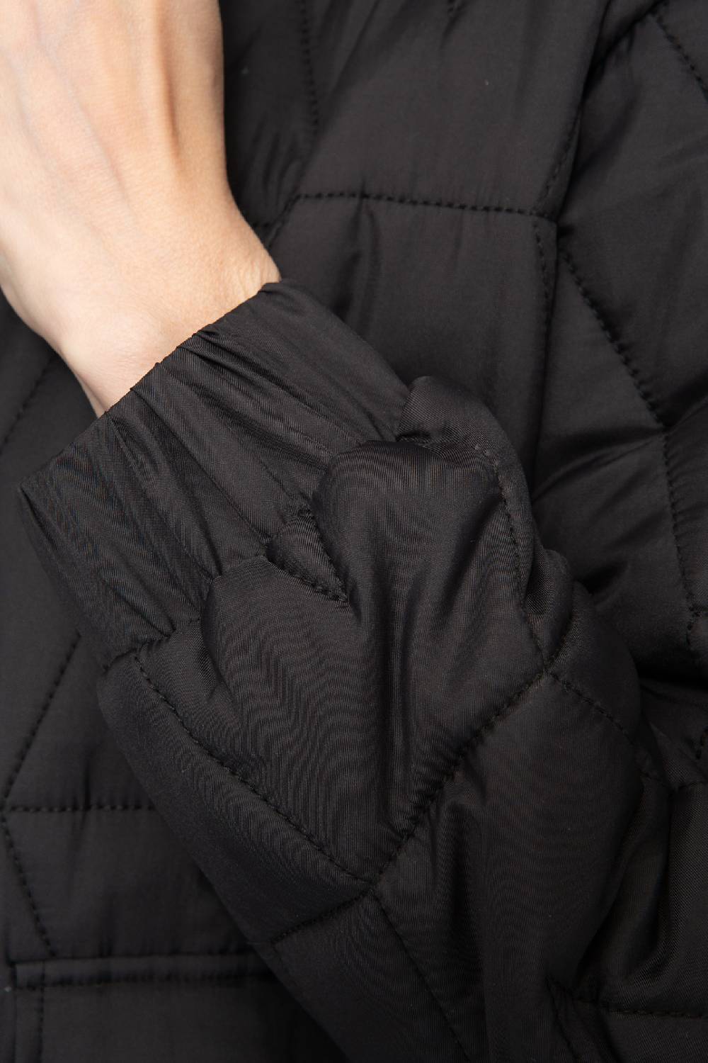 IVI GmbH PUFFER NYLON Jacke mit Signature Steppung schwarz Valentinstagsangebot