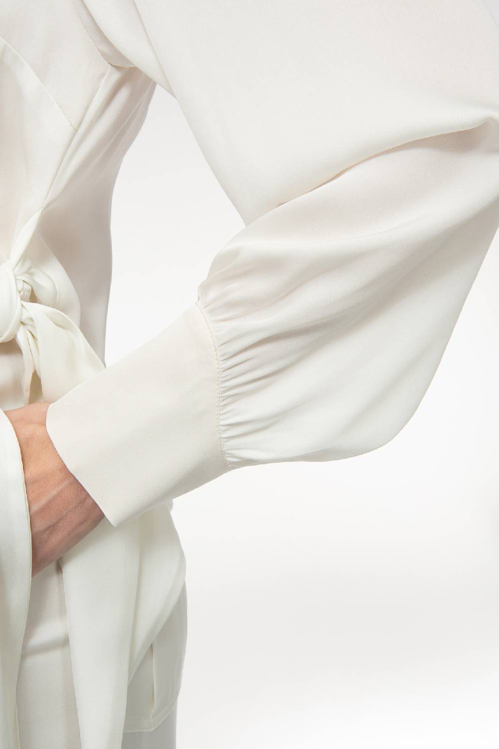 IVI GmbH SOLID SILK Seidenbluse mit Cut-Out Detail weiß Neueste Mode
