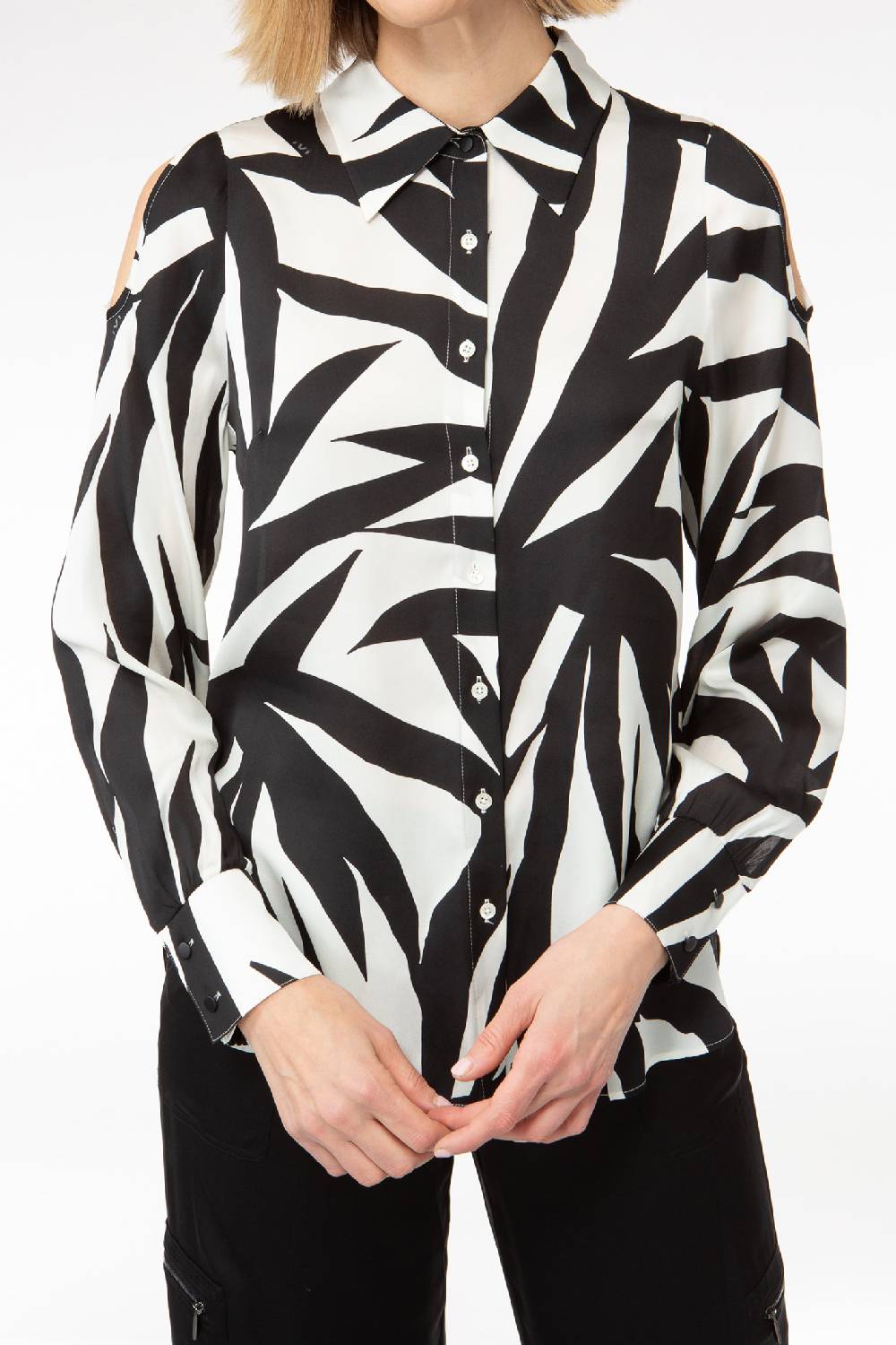 IVI GmbH PALM LEAF BLACK Hemdbluse aus Seide mit Cutout Detail Große Rabatte