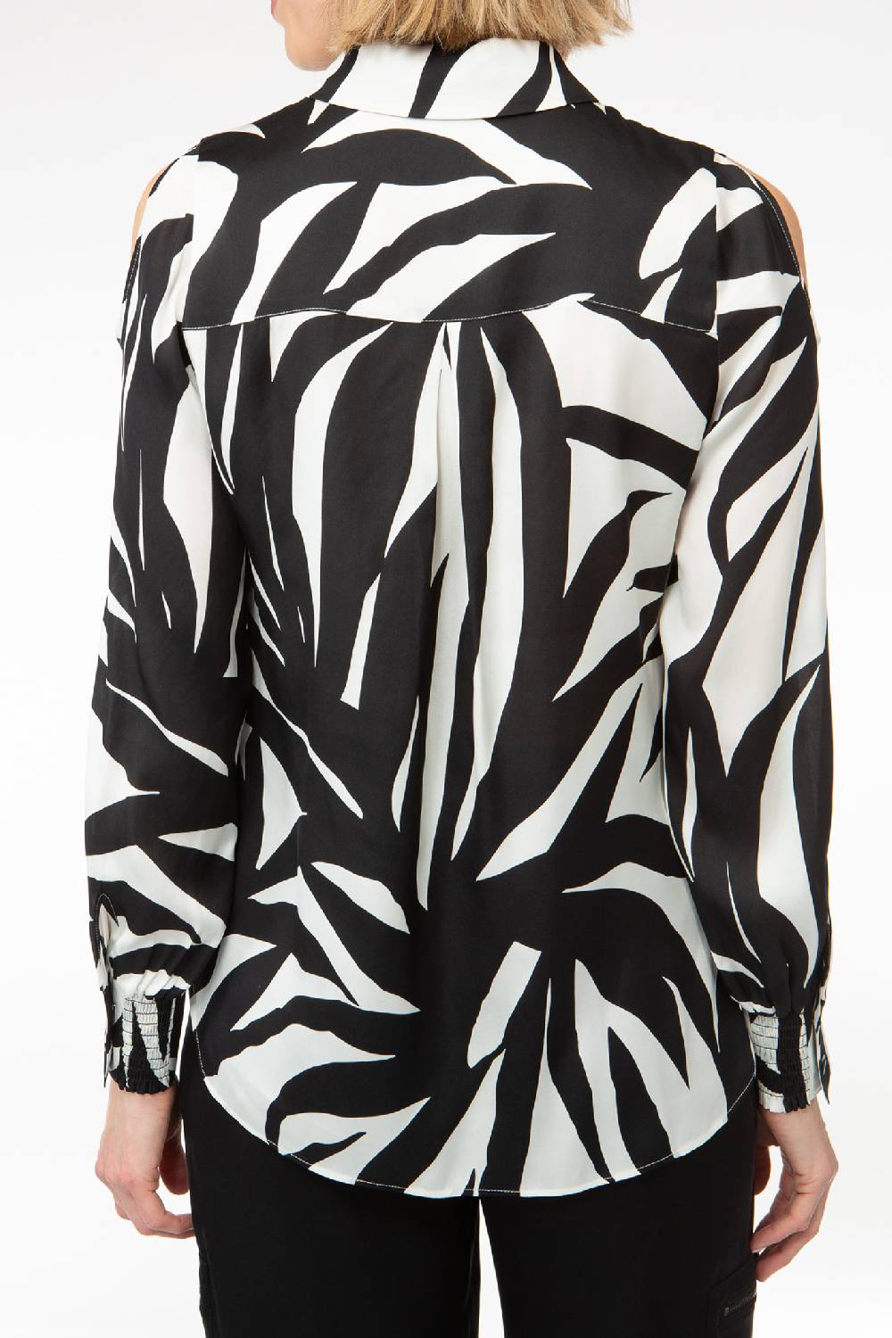 IVI GmbH PALM LEAF BLACK Hemdbluse aus Seide mit Cutout Detail Große Rabatte