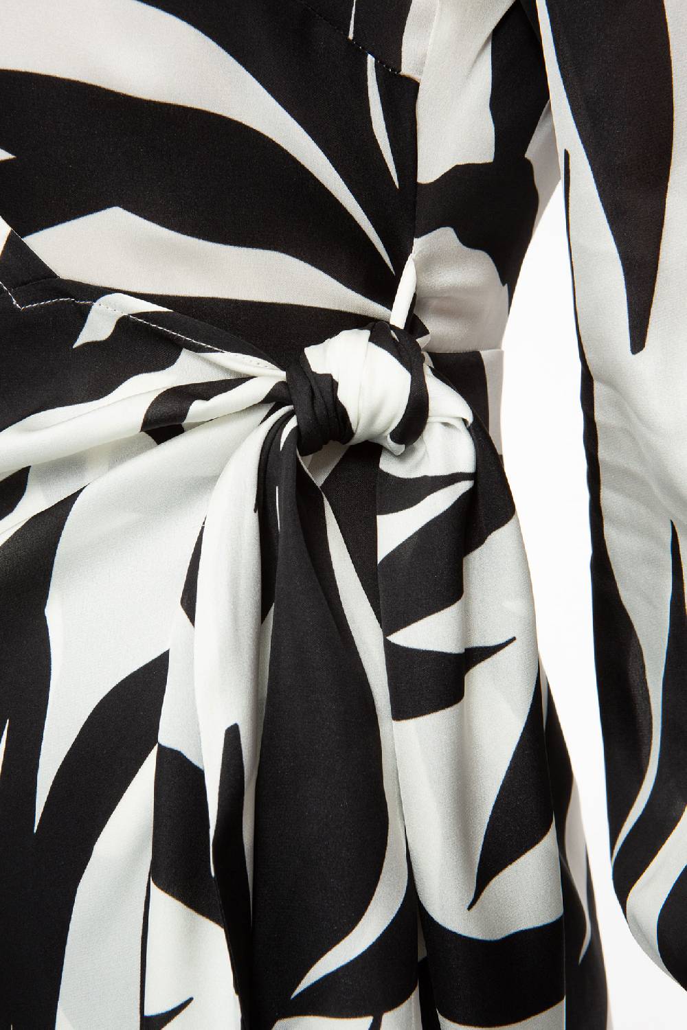 IVI GmbH PALM LEAF BLACK Kurzes Wickelkleid aus Seide Neuheiten