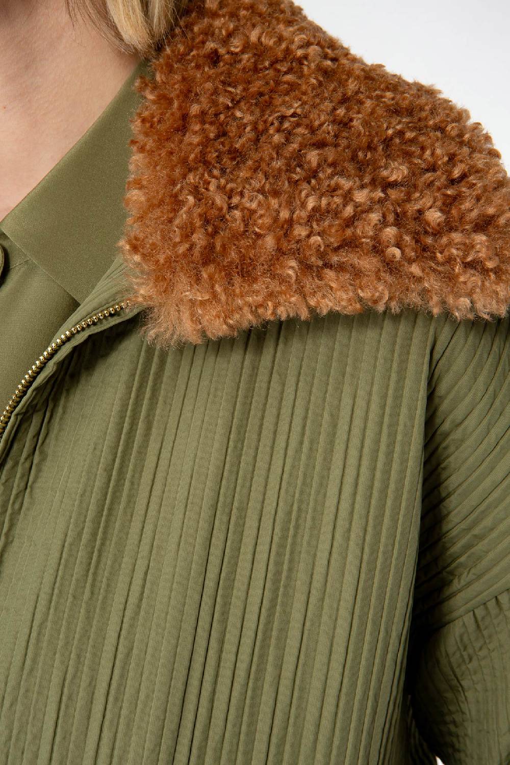 IVI GmbH OUTERWEAR Pilotenjacke mit Fake-Fur Kragen oliv Speichern exportieren