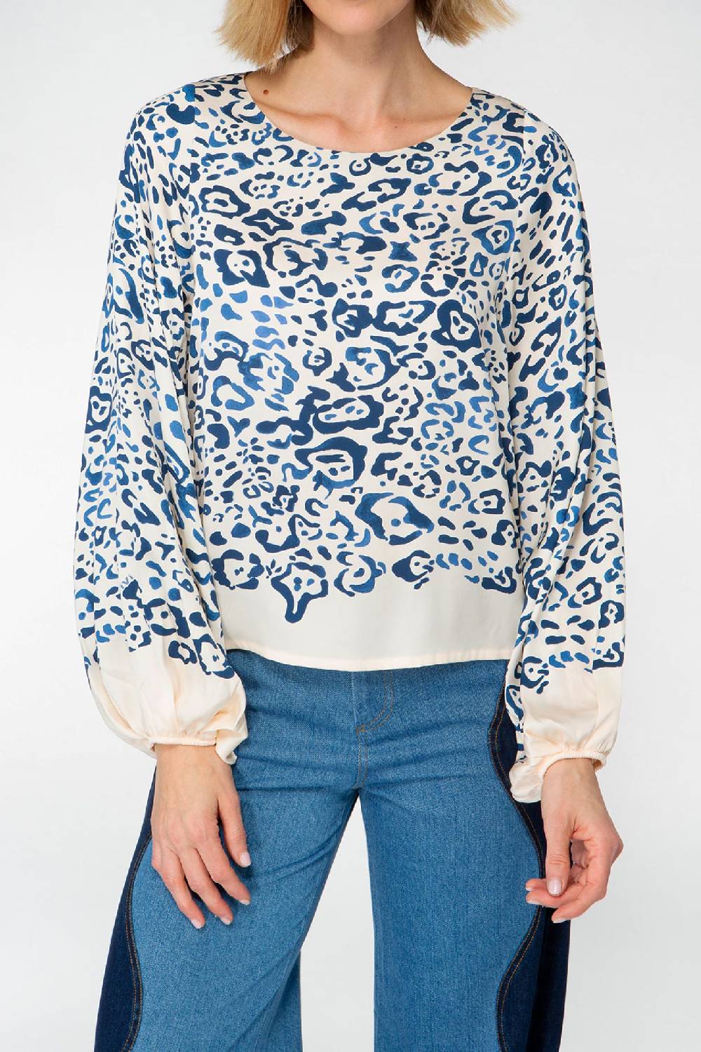 IVI GmbH BLUE LEO Verkürzte Seidenbluse Super Sparpreis