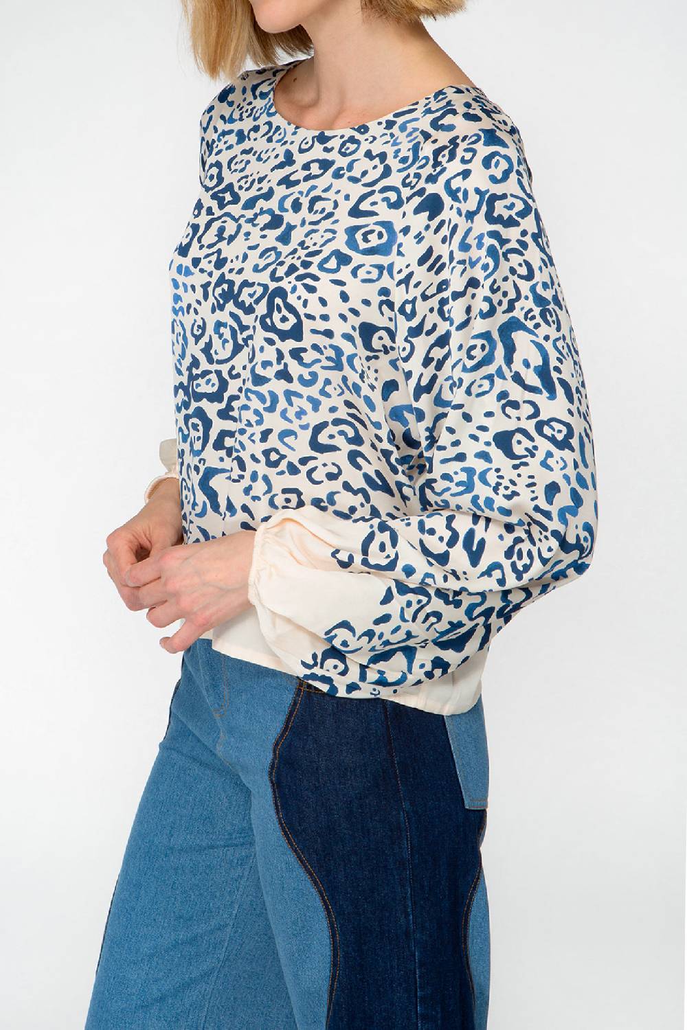IVI GmbH BLUE LEO Verkürzte Seidenbluse Super Sparpreis