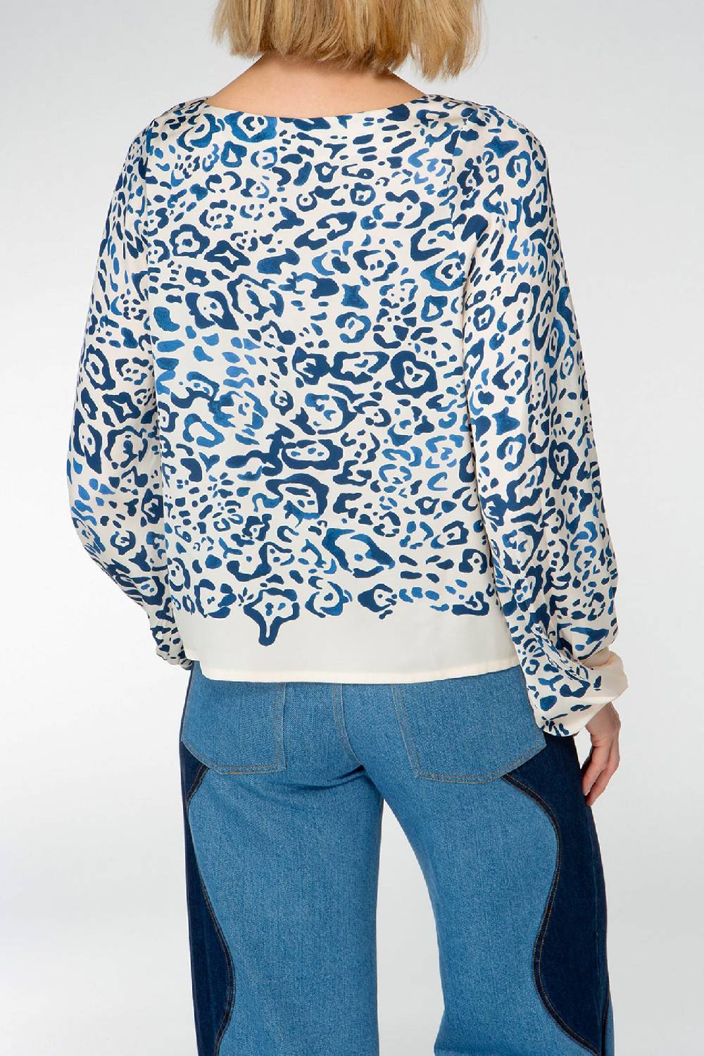 IVI GmbH BLUE LEO Verkürzte Seidenbluse Super Sparpreis
