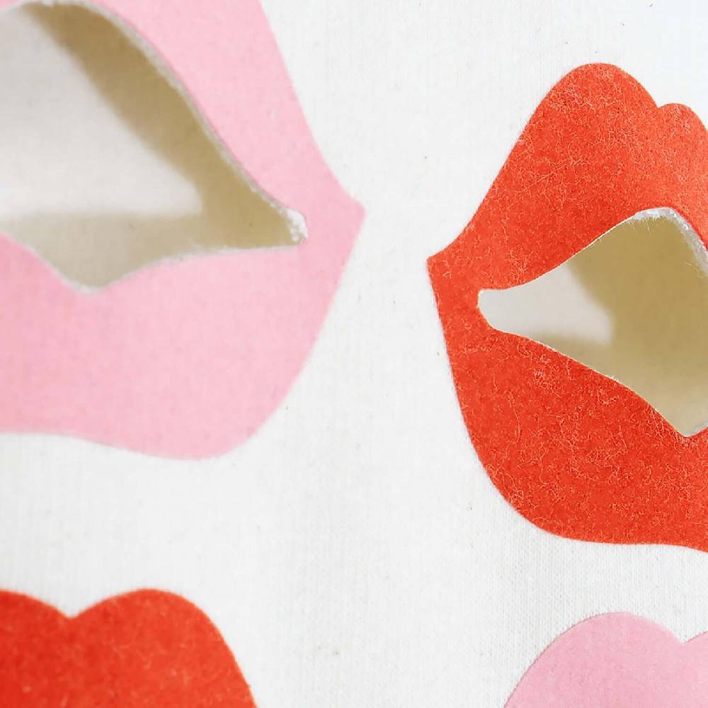 NIL+MON Crop Hoodie "Lovely Lips" Muttertagsangebot