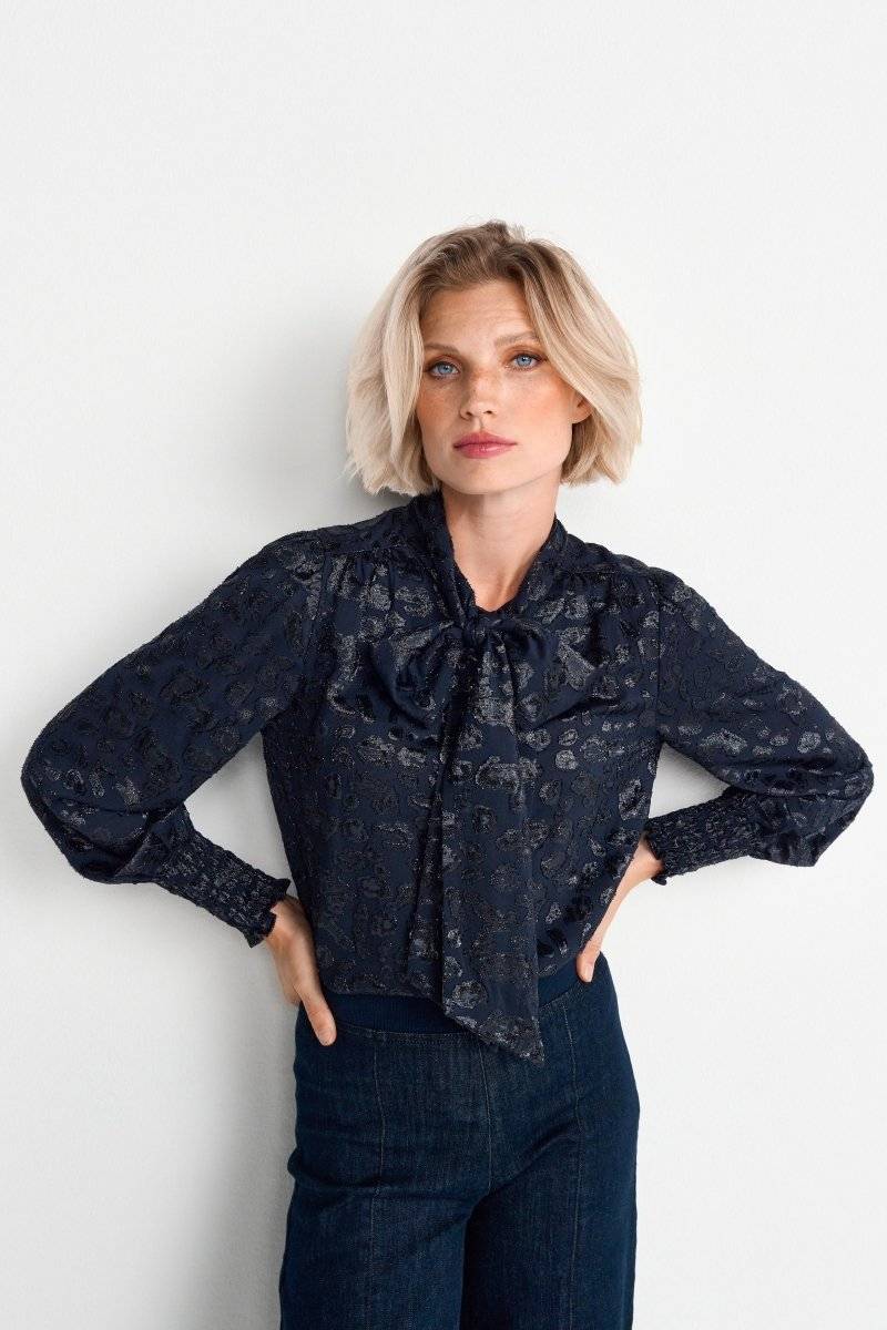 Eich & Royal Bluse mit Schleifenkragen Im Verkauf