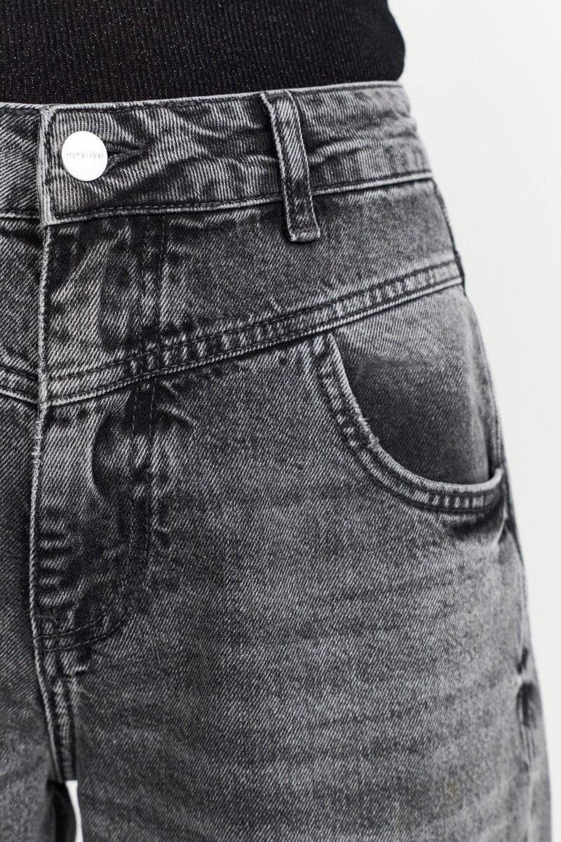 Eich & Royal Denim im Slouchy-Fit Osterangebot
