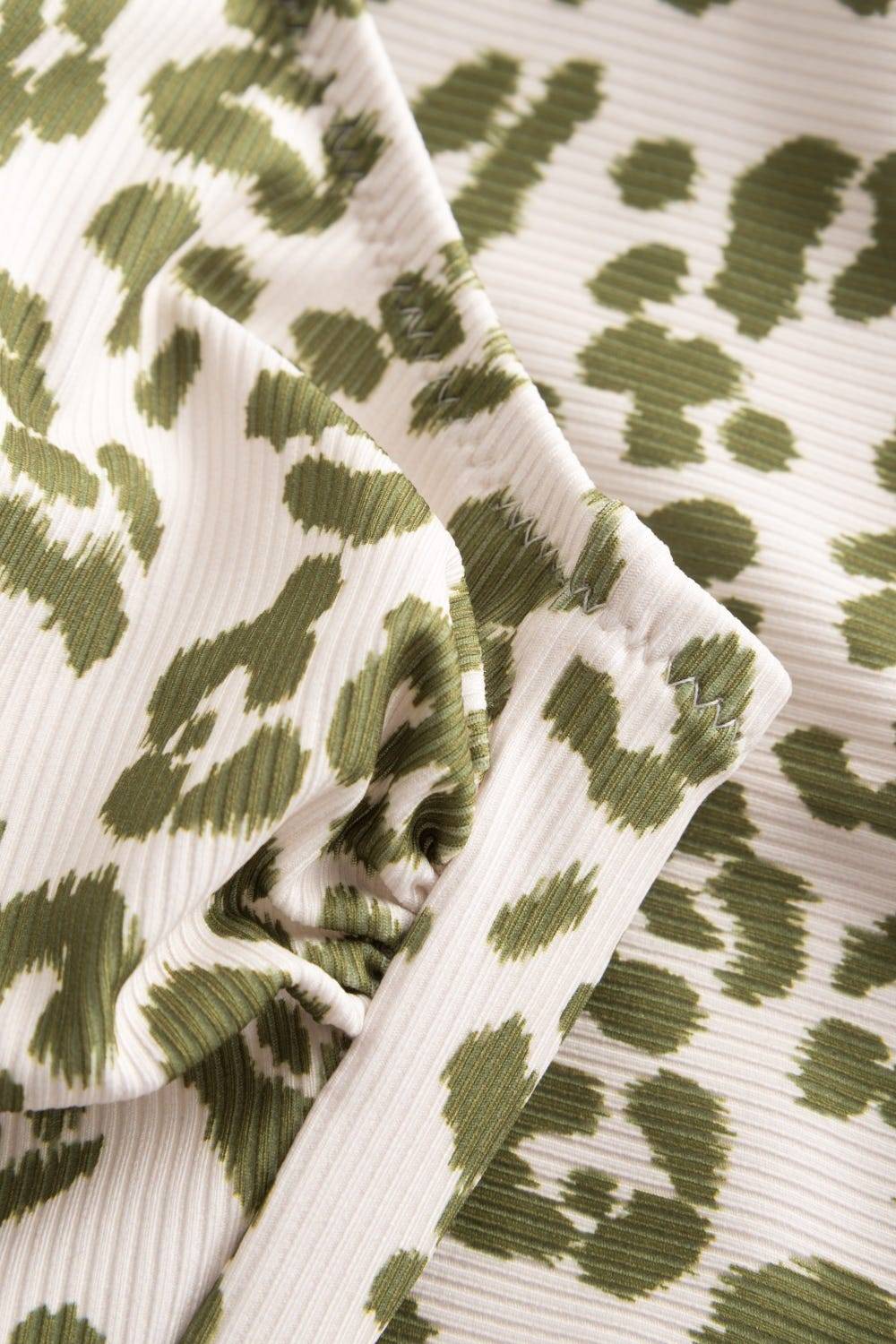 Rösch Badeanzug im Leo-Druck Grün-Weiß Rippstruktur Animalprint Lycra Discount Store für neue Produkte